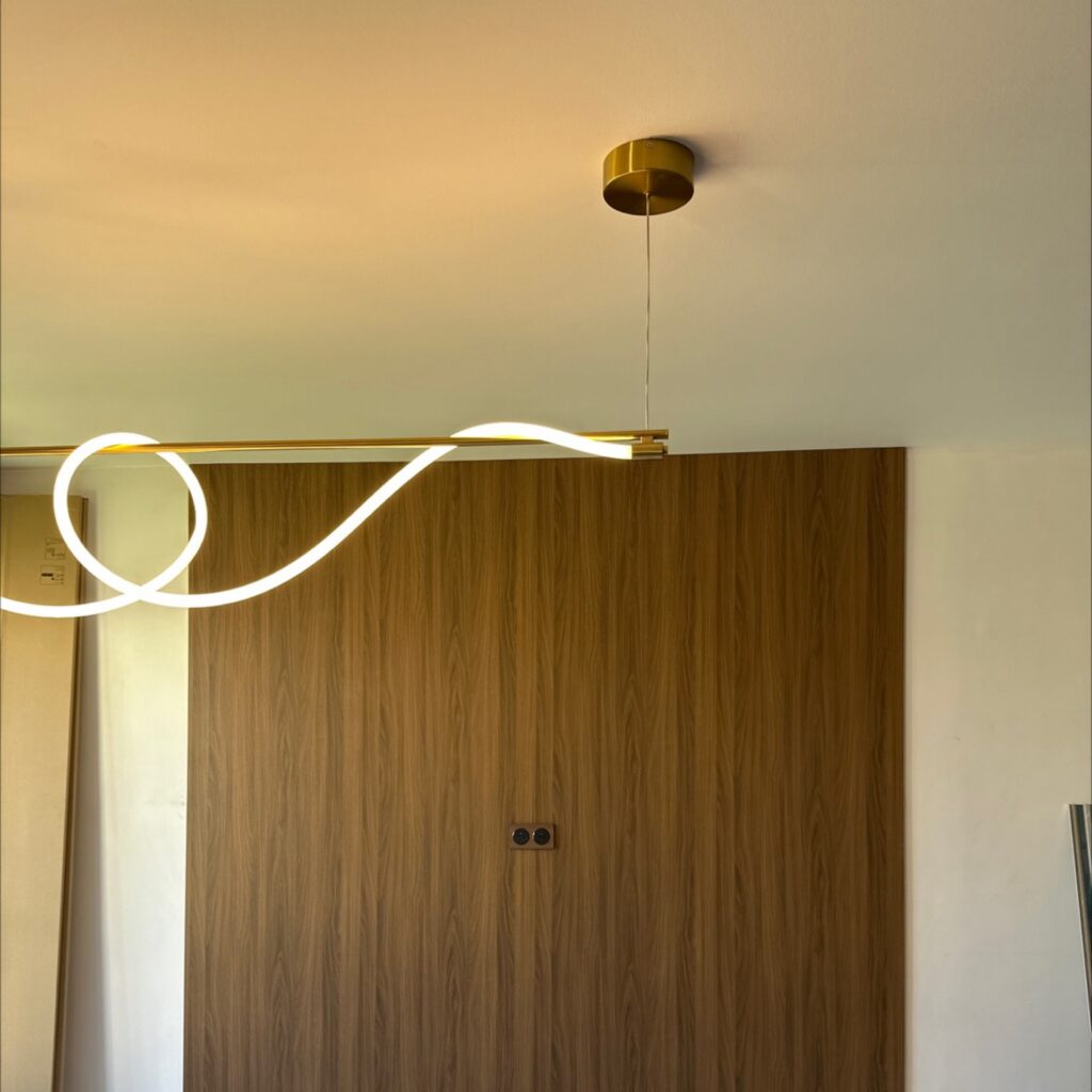 Installation de parement bois et éclairage à Rouen
