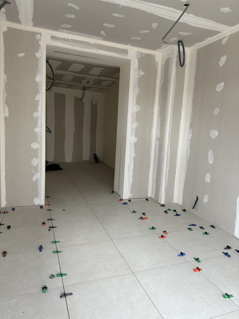 Installation de carrelage grand format à Sotteville-lès-Rouen